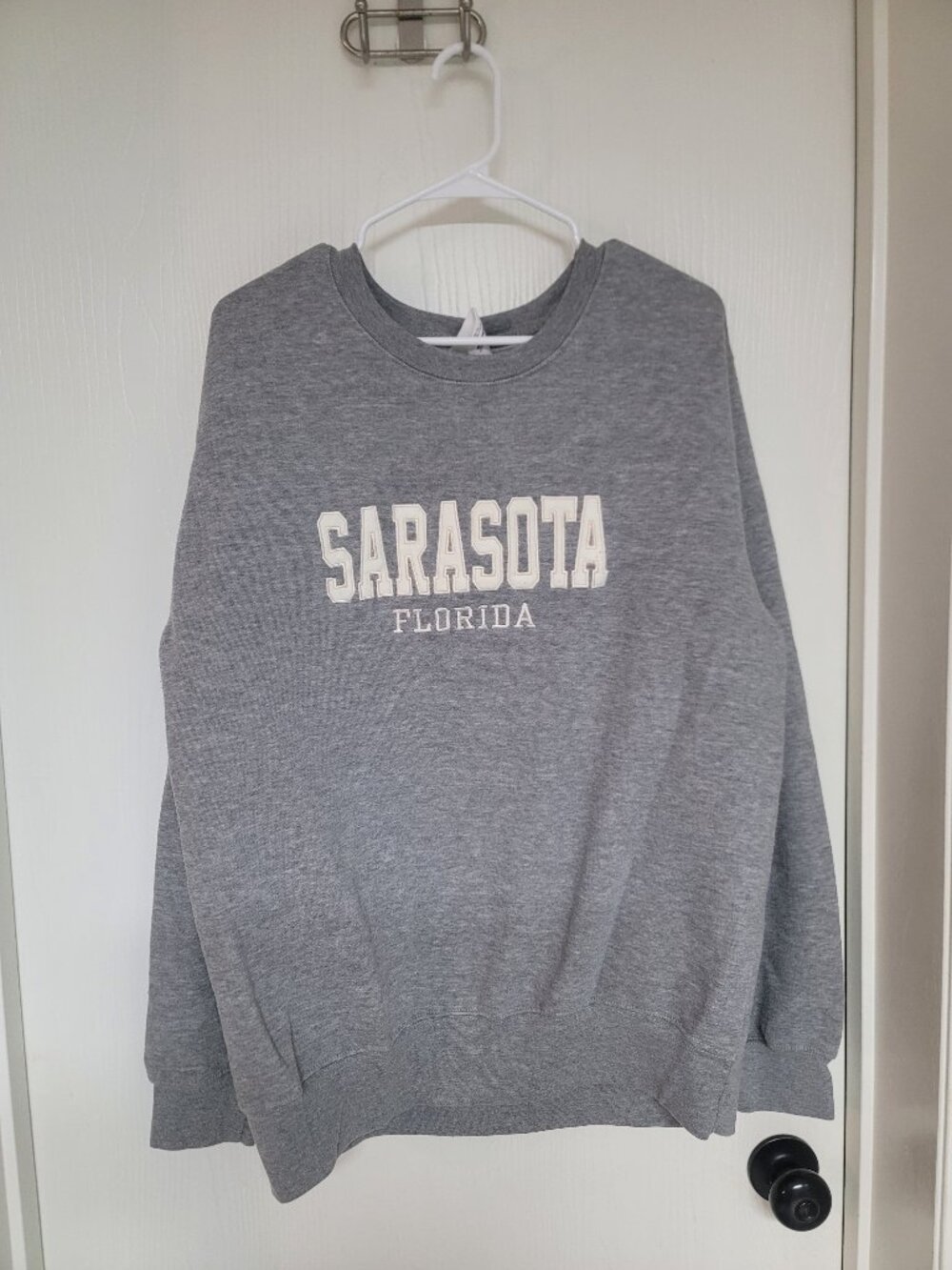 Womens soft embroidered Sarasota Florida pullover sweatshirt - size XL